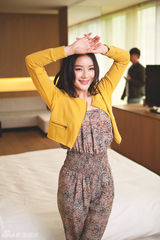 组图：袁姗姗居家写真清新可人