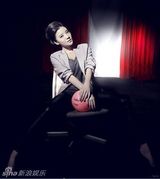 组图：张璇拍摄芭蕾写真 舞蹈精灵显现完美身材