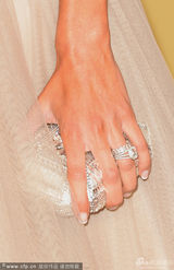 组图：第86届奥斯卡红毯 主持人克兰西纱裙大气