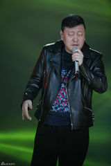 组图：周笔畅睡衣扮猫女 邓紫棋自弹自唱