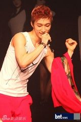 组图：韩BigStar等偶像团体助阵《BUGS SHOW》