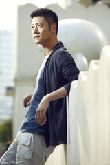 组图：任重最新写真曝光 流露别样夏日清新