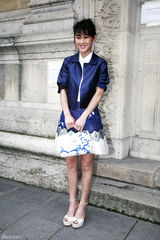 组图：It girl陈燃出席巴黎时装周中国品牌秀