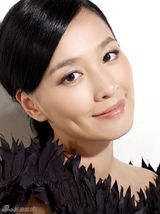 组图：张庭产后复出首拍写真 黑天鹅造型夺眼球