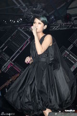 组图：杨丞琳个唱化身摇滚精灵 打造魔幻舞台