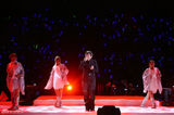 高清图：王杰北京开个唱 跪谢观众现场气氛热烈