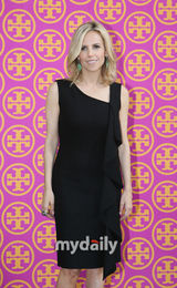 幻灯图：金正恩等出席开业仪式 众女星光彩夺目