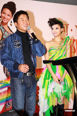 组图：宁可发专辑满文军助阵 与朱时茂对唱情歌