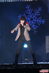 组图：萧敬腾炎亚纶亮相圣诞演唱会high翻全场