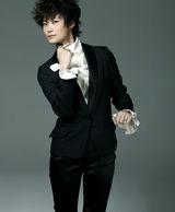 组图：李宇春气质大片曝光 音乐创作人姿态渐现