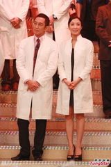 组图：无线46周年台庆亮灯 小生花旦齐出动