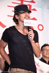 组图：隋棠婚纱装出席《犀利人妻》电影版首映