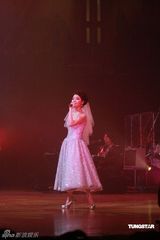 幻灯：单紫宁举行怀念邓丽君演唱会 演唱经典曲目