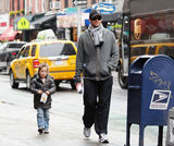 高清图：硬汉休-杰克曼和女儿出行 展慈父情怀 