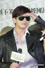 组图：陈晓东新片上演裸奔 巫启贤饰演黑社会老大