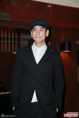 组图：洪金宝获胜拉头马 彭于晏现身支持带好运