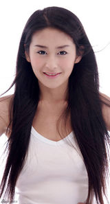 幻灯图集：颖儿写真秀发飞扬 动感活泼不失妩媚