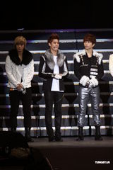 高清图：韩国五大组合天团开唱 SJ压轴掀高潮 