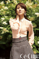 组图:贾青杂志大片 轻熟女造型显优雅