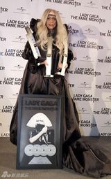 幻灯：Lady Gaga柏林音乐奖揽3奖 戴面纱似老巫婆