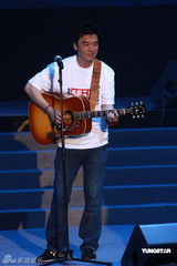 幻灯图：情系玉树关爱汇演 钟镇涛和女儿同台献唱