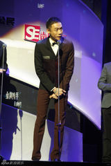 组图：明星公民颁奖星光熠熠 张亮黄晓明等出席