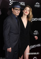 组图：约翰尼-德普搂性感女友亮相 贴面秀恩爱