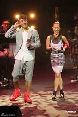 组图：刘浩龙开唱众星捧场 否认与郑融旧情复燃