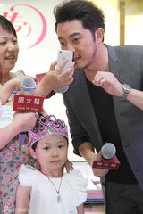 组图：沙溢受品牌青睐 现场连线为粉丝传达母爱