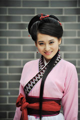 组图：《十五贯》横店热拍 梁冠华甄锡华服美饰