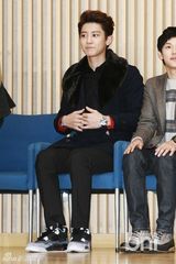 组图：灿烈土豪风现身《丛林法则》记者会