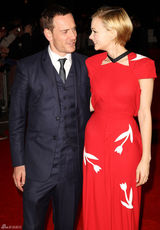 高清组图：凯瑞-穆里根印花礼服亮相高跟鞋抢眼