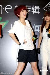 幻灯组图：S.H.E获世博门票 扮女超人澄清单飞传言