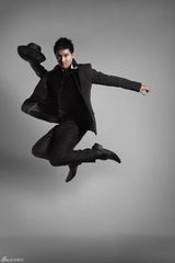 高清组图：田亮时尚写真美女环绕 展型男魅力