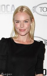 幻灯图集：名品店加州开张 阿尔芭贝瑞等美人捧场