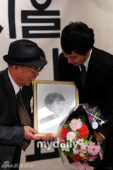 组图：韩星朴海日担任首尔老年人电影节形象大使