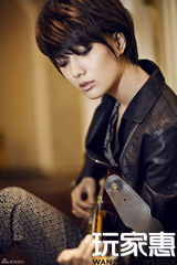 组图：王珞丹英伦气质大片 诠释小清新的传统与反叛