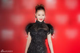 组图：徐海星受邀香港时装周 薄纱黑裙亮相