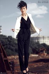 组图：李晟变身职场女强人 抛开甜美气场十足