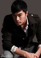 组图：孙逊拍摄最新写真展露铁汉柔情