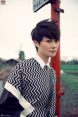 组图：李宇春新年写真发布 俏皮鬼马春式魅力