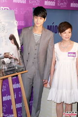 组图：韩星金汎(金范)帅气赴港做活动 兴奋看到大黄鸭