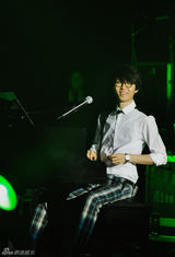 高清图：方大同北京个唱一票难求 翻唱致敬王菲