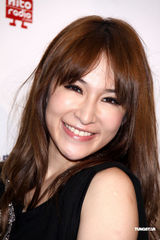 高清组图：萧亚轩电台宣传新碟 设计“潇洒衣着”