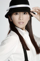 组图：刘庭羽写真变化万千 气质清丽淡雅飘逸