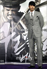 幻灯图：《出云之月》媒体首映  韩智慧等出席