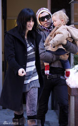 幻灯图集：阿什莉-辛普森一家三口外出过圣诞节