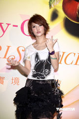 幻灯组图：郭静演绎百变造型 分享不败穿搭手则