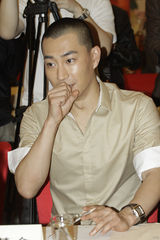 组图：赵楚仑帅气绅士 《等待绽放》诠释完美男人