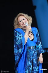 组图：谭咏麟携手杜丽莎 演唱会献唱LadyGaGa名曲